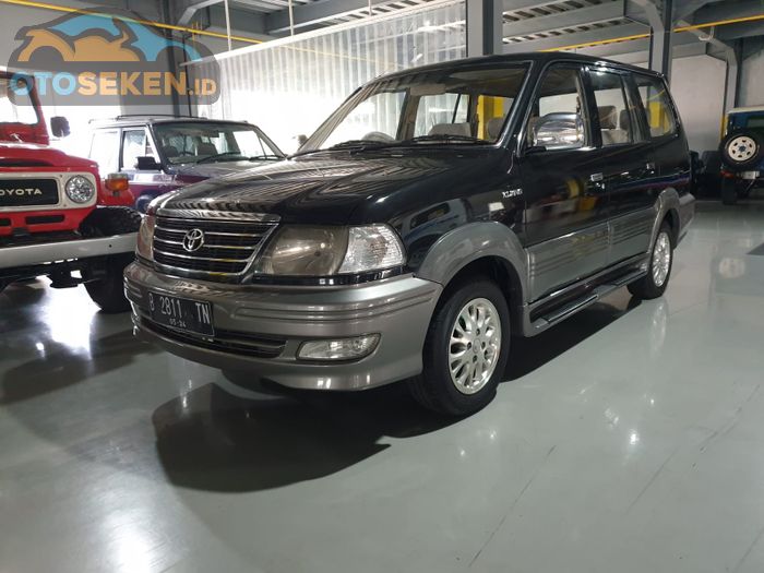 Toyota Kijang Krista 2.0 MT 2004 di LOT32