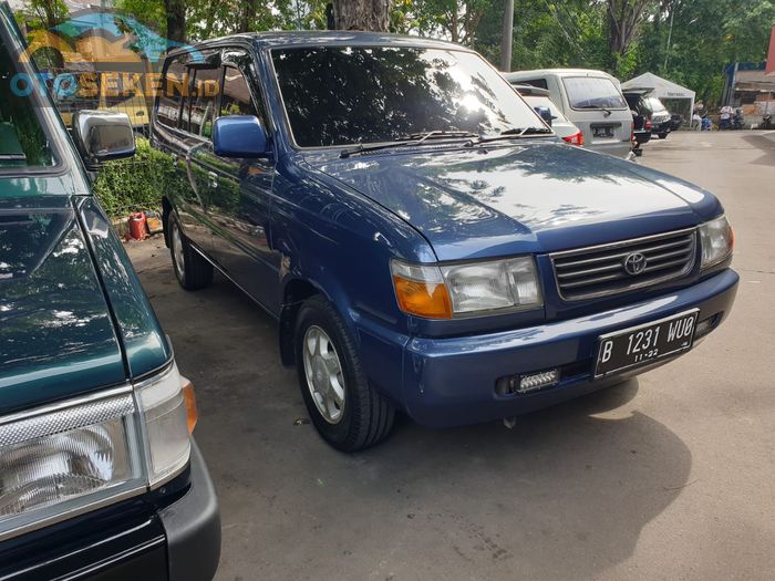 Toyota Kijang 1.8 LGX (Kapsul) tahun 1999 warna biru, harga cash Rp 85 juta
