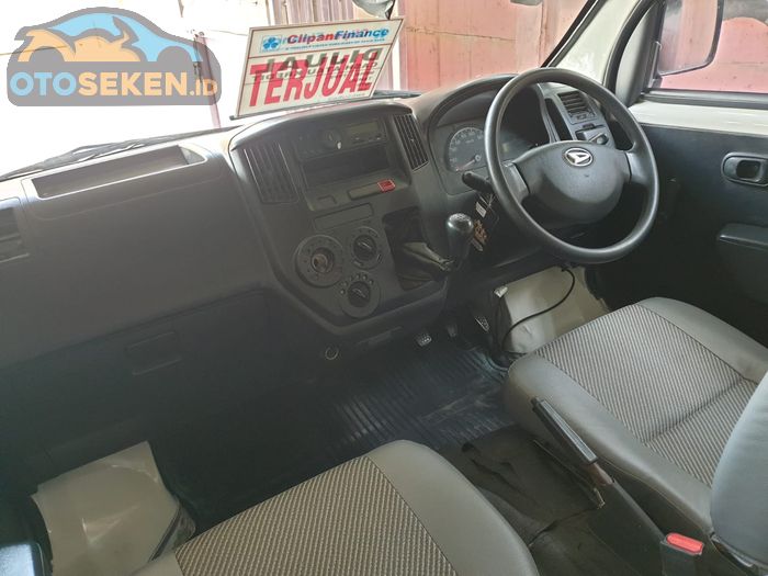 interior Daihatsu Gran Max Blind Van bekas