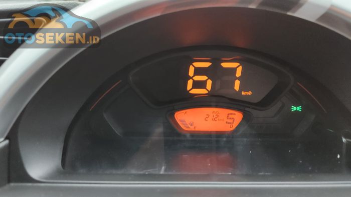 Konsumsi BBM Suzuki S-Presso di layar MID setelah berjalan sejauh 26,6 km, masih bisa dapat 21,2 km/liter