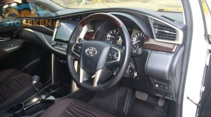 Setir Innova Reborn 2.4 V diganti dengan Innvoa Venturer