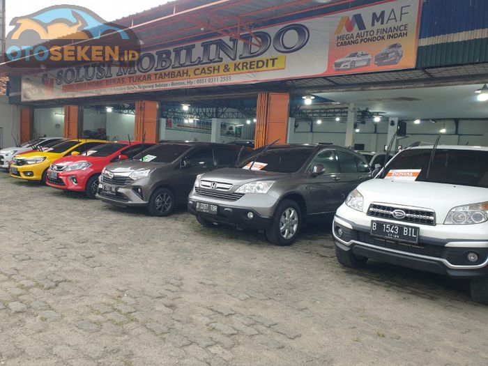 Mobil Bekas di showroom Solusi Mobilindo