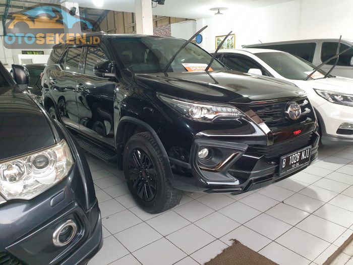 Mobil diesel Fortuner dan Pajero Sport turun harga sampai 10 persen