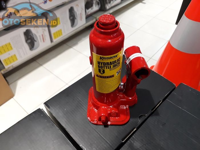 Bottle jack merupakan dongkrak sistem hidraulis