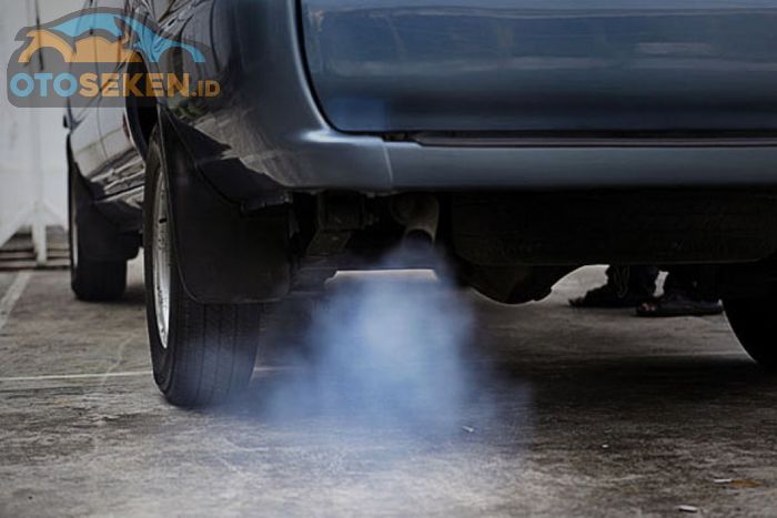 Ilustrasi asap knalpot mobil diesel
