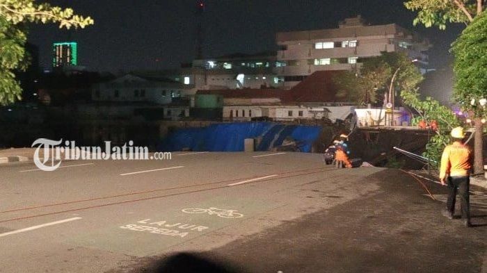 Jalan Raya Gubeng Surabaya ambles karena ada proyek yang salahi aturan