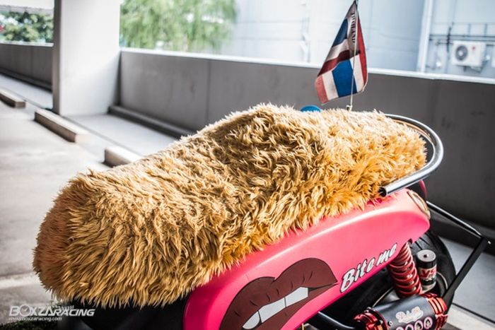 Joknya ada bulu-bulunya