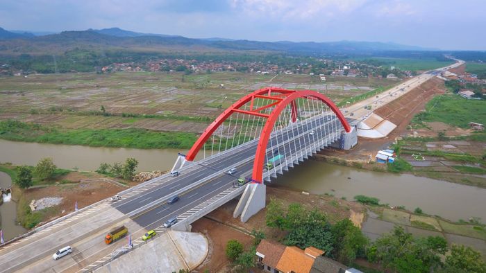 Suasana di Jembatan Kali Kuto, tol Batang-Semarang
