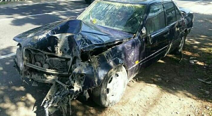 Mercedes E200 MP kecelakaan