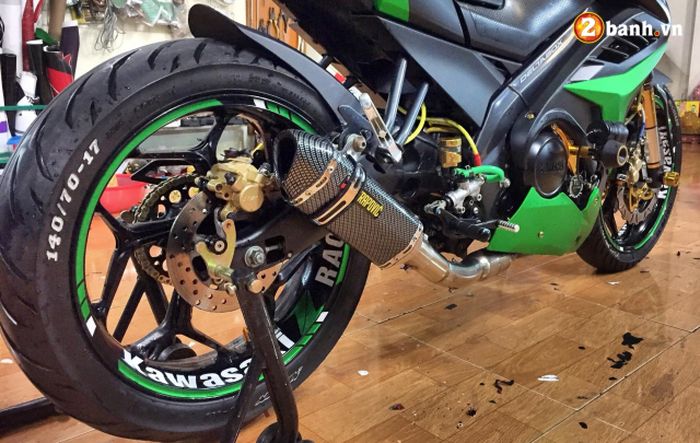 Knalpot racing tentu enggak boleh ketinggalan