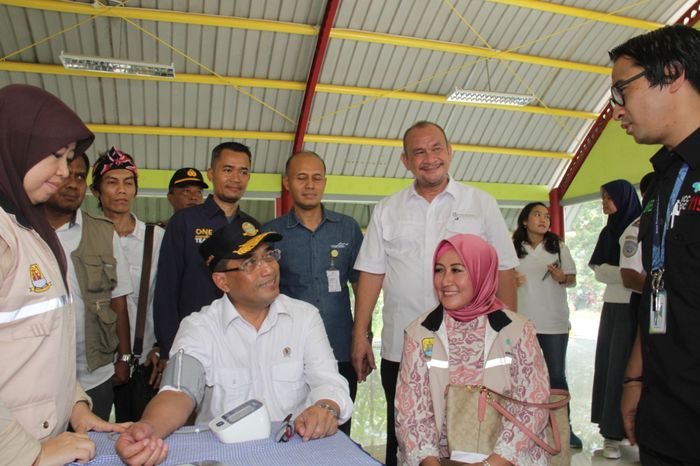 Menteri Perhubungan Budi Karya Sumadi mengunjungi dua rest area di jaringan Jalan Tol Trans Jawa, Sabtu (29/12).