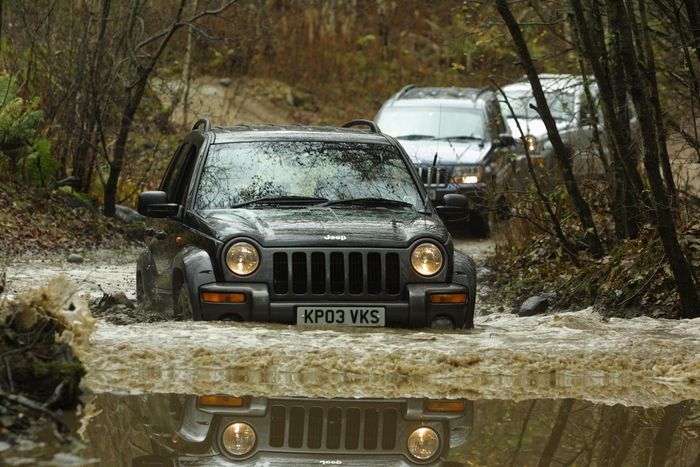 Jeep Liberty KJ atau Jeep Cherokee KJ