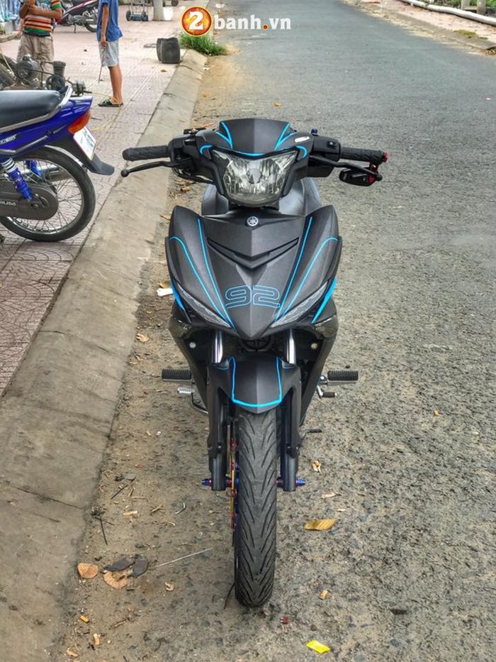 Tampilannya sangar dengan kelir abu-abu doff