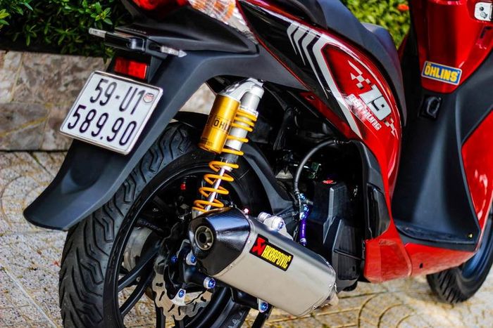 Pakai sokbreker Ohlins hingga knalpot Akrapovic