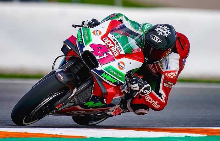 Aleix Espargaro pembalap reguler MotoGP 2019 yang pakai helm KYT