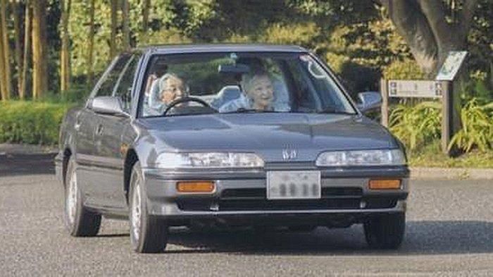 Kaisar Jepang mengendarai Honda Integra
