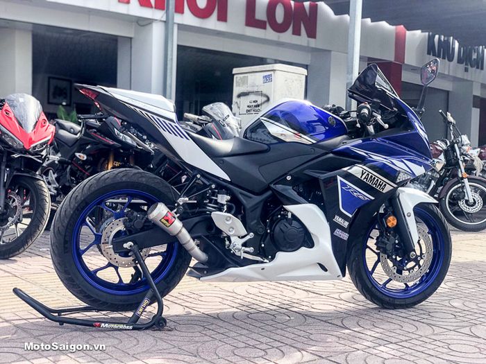 Bagian buntutnya juga tampak lebih runcing karena enggak ada sepatbor