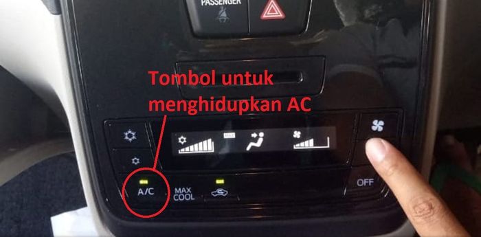 Tombol untuk menghidupkan atau membuat sistem AC mobil bekerja