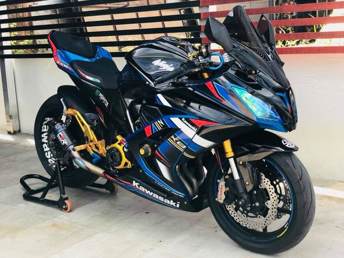 Ubahan yang paling jelas sudah pasti fairing depannya