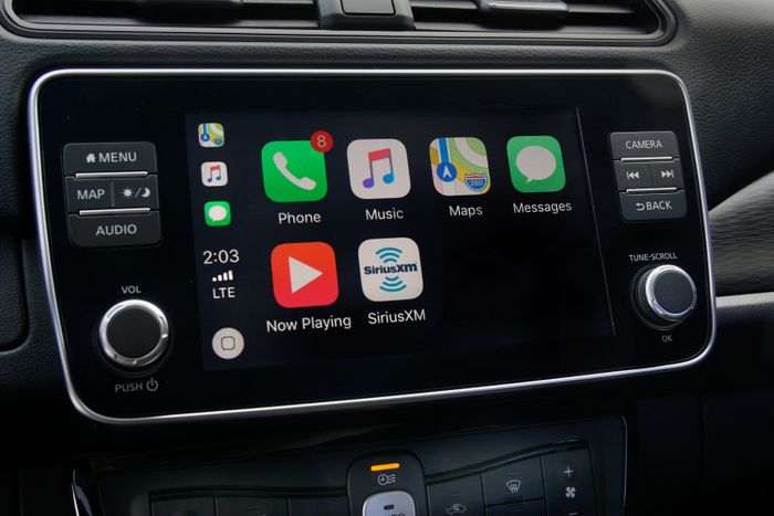 Layar 8 inci terbaru Nissan Leaf E Plus