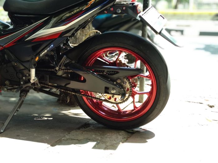 Swing Arm Custom Model R6 agar ban kekar bisa masuk