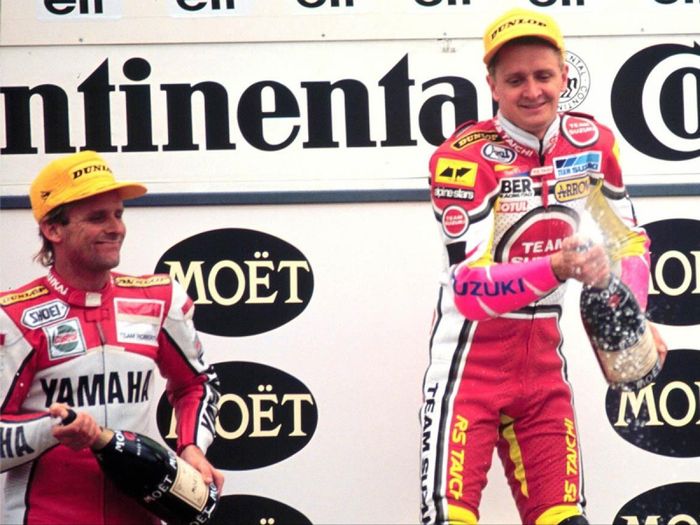 Kevin Schwantz dan Wayne Rainey berbagi podium kemenangan