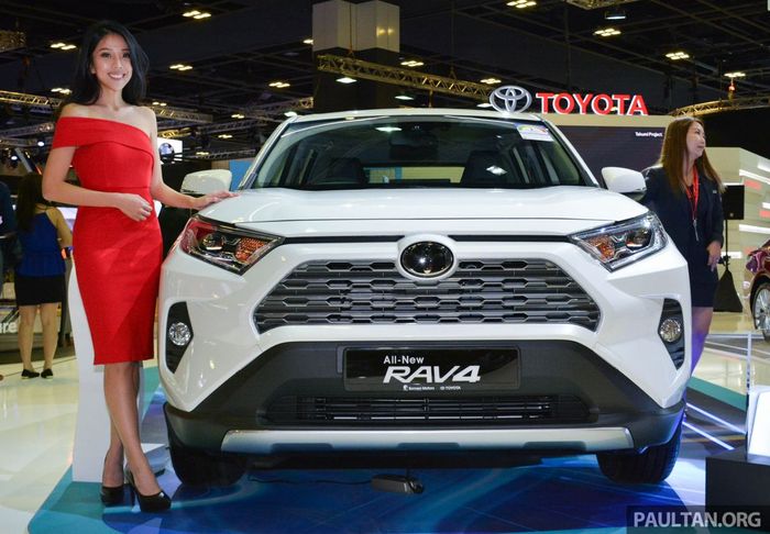 Toyota RAV4 terlihat di Singapore 