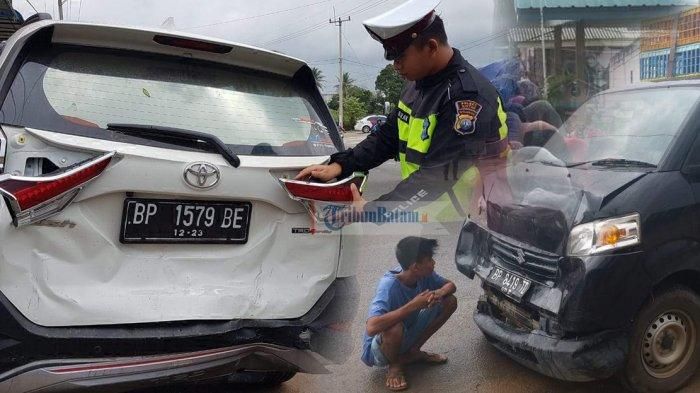 Toyota Avanza BP 1579 BE diseruduk pikap pengangkut ayam ketika berhenti mendadak menghindari kucing