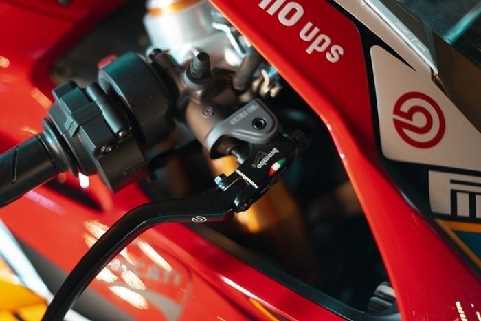 Master remnya kini pakai Brembo RCS