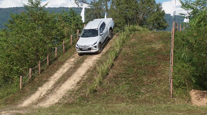 New  Triton diuji berbagai handicap untuk mengetahui kemampuan Off-Roadnya