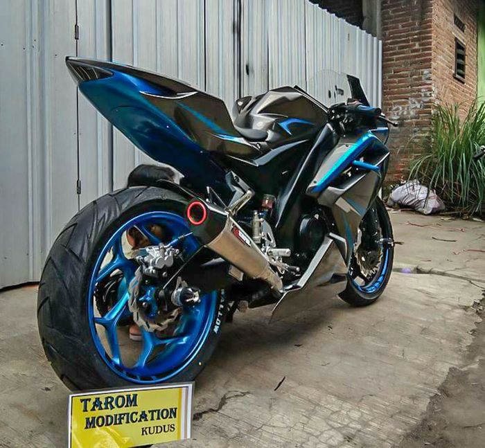 Kaki-kakinya pun juga diganti dengan model yang lebih agresif