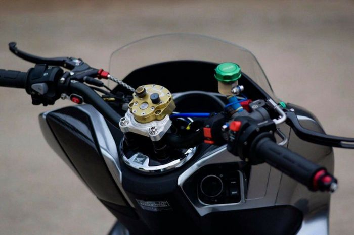 Lihat setangnya tuh, barang mewah semua