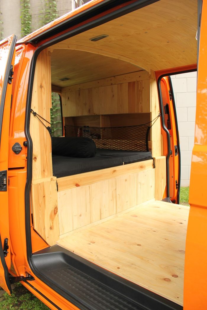 Pake kayu jati Belanda, finishingnya oke banget!