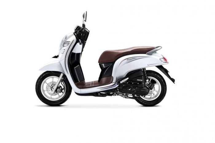 Honda Scoopy dengan pelek dan warna baru