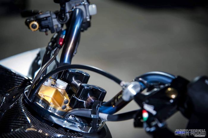 Bagian kemudi juga dimodif dikit-dikit