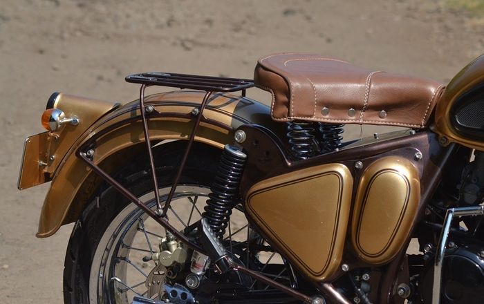 Sayang enggak bisa buat boncengin cewek, joknya cuma satu