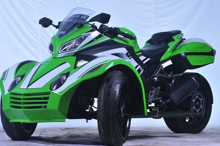 Kawasaki Ninja dimodif trike ala Can-am Spyder