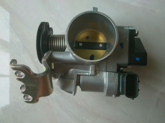 Throttle body bawaan Suzuki GSX 150 series terdapat sensor IACV, langsam diatur elektrik