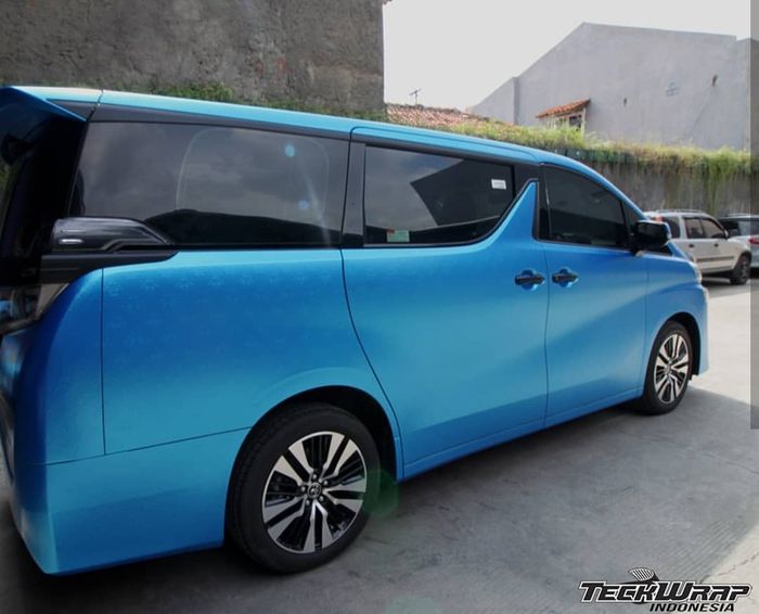 Lebih fresh dan unik dengan warna Persian Blue