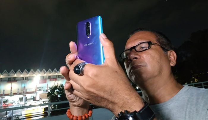 Arbain Rambey dan Oppo R17 Pro