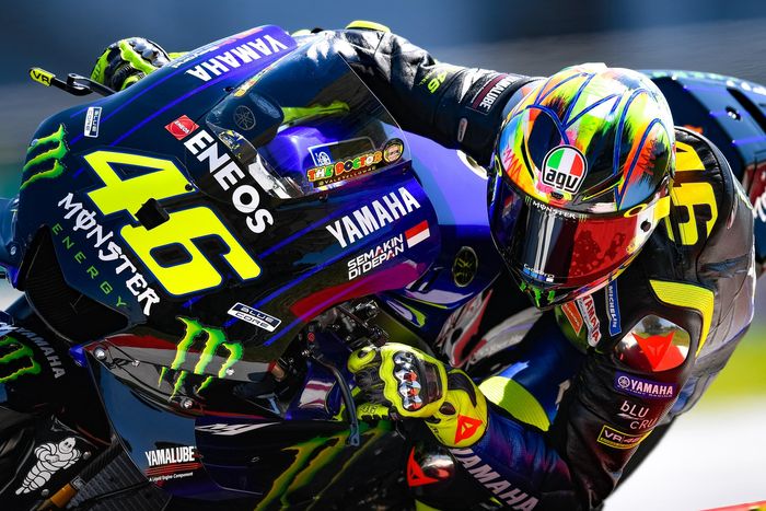 Helm baru serasi dengan livery baru Yamaha YZR-M1 milik Valentino Rossi