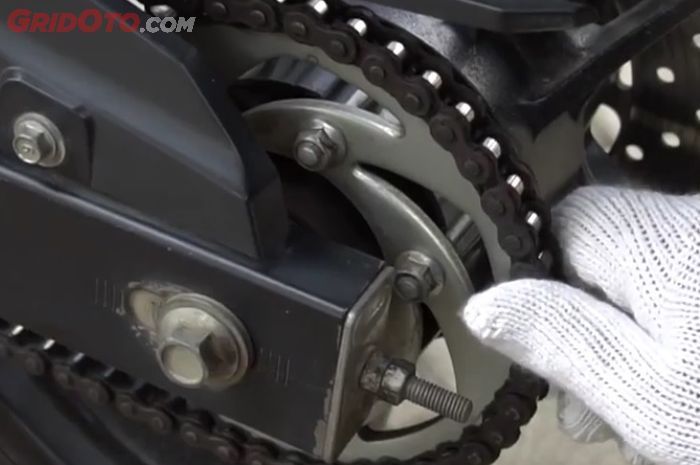 Ilustrasi penggantian Gir motor