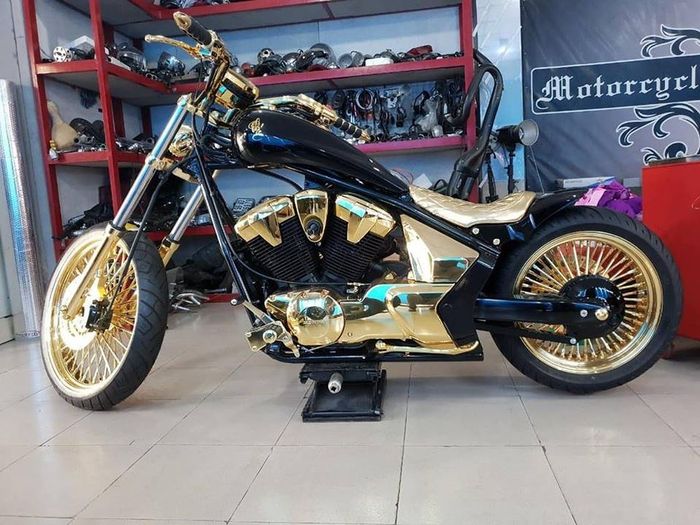 Sultan mah bebas, Harley-Davidson aja masih dilapisi emas