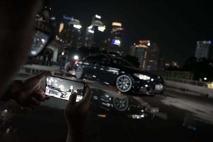 Proses pemotretan peserta Night City Drive With Oppo R17 Pro