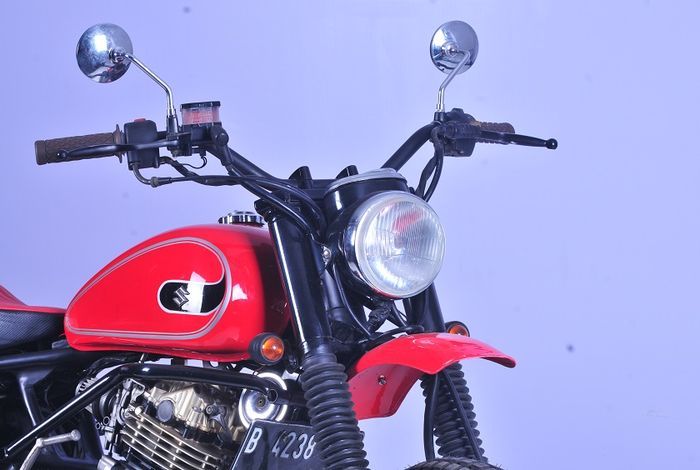 Tampilan depannya mirip motor-motor vintage enduro