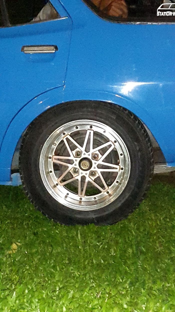 Kaki-kaki dibikin sedikit lebih ceper, biar terkesan &lsquo;mobil anak muda&rsquo;