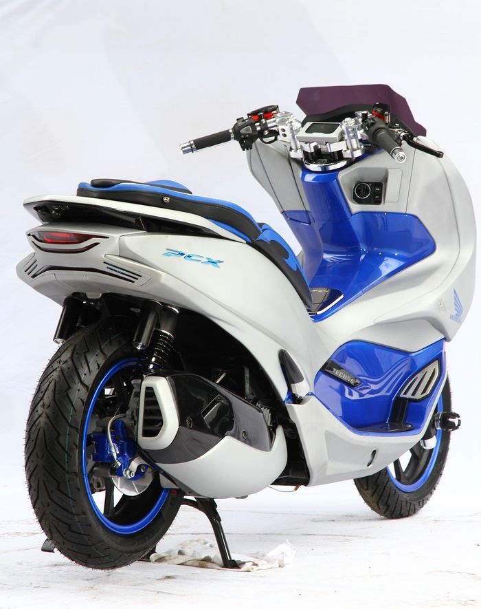 Modifikasi Honda PCX bergaya futuristik