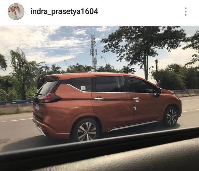 Bagian samping nampak identik dengan Xpander