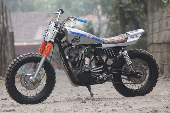 Modifikasi Yamaha SR500 bergaya scrambler tracker