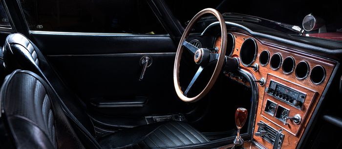 Mewahnya interior Toyota 2000GT dengan trim kayu